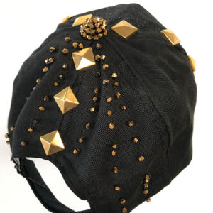 Gorra tachuelas doradas